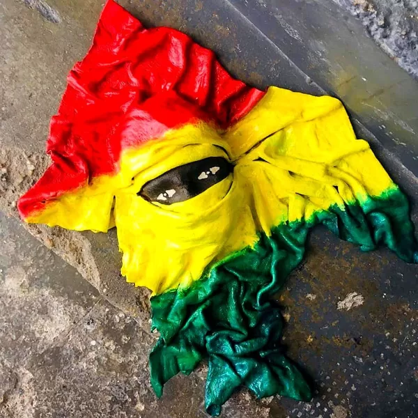 Dekoráció újrahasznosítva (textilfesték, bőr felületre, 60 cm magas)